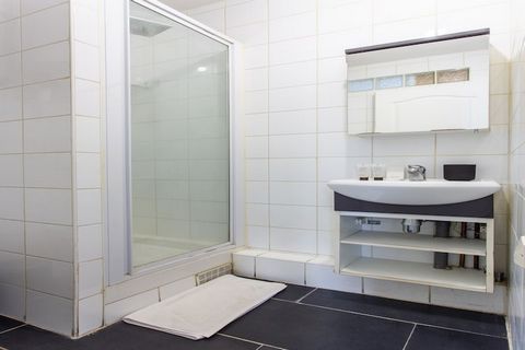 Checkmyguest bietet ein modernes und komfortables Studio-Apartment von 15 m². Dieses Apartment in der charmanten Gemeinde Pantin bietet optimalen Wohnraum und ist ideal für eine oder zwei Personen, die eine Oase der Ruhe suchen. Profitieren Sie von d...