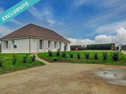 Située à La Fosse-de-Tigné (49540), cette charmante maison bénéficie d'un cadre paisible et verdoyant, idéal pour les amoureux de la nature. La commune offre un environnement calme, propice à la détente. Les amoureux de la nature apprécieront les pos...