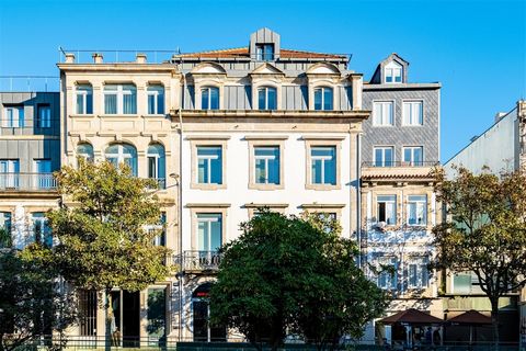 Apartamento T1 no coração da Baixa Portuense. Localizado na emblemática Praça Carlos Alberto, oferecendo a oportunidade perfeita para quem procura viver numa das áreas mais dinâmicas, históricas e vibrantes da cidade. Inserido num empreendimento que ...