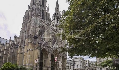 À vendre par Michaël Zingraf : Situé en plein coeur du 7ème arrondissement à proximité immédiate de la Basilique Sainte Clotilde, de la rue de Grenelle et de la rue Las cases,appartement situé dans un bel immeuble ancien de 1840 ravalé. L’appartement...