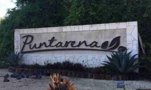 Puntarena, a residential complex that for your comfort has two accesses, one of them takes you to the beach in a matter of minutes. It is a residential complex with an excellent location. Residential development in which a concept integrated with nat...