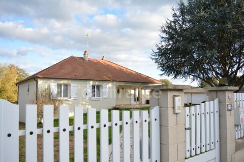 FOURCHAMBAULT agglomération de NEVERS à 2 heures de PARIS Maison individuelle de plein pied édifiée sur sous-sol en parfait état construite avec prestation de qualité .Elle se compose: Au RDC: Une entrée de 9.5 m2 distribuant sur un salon/séjour de 3...