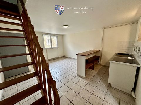 ENVIRONNEMENT : Bien placé à proximité immédiate des commerces, centres de santé et des transports, cet appartement de 49m2 en duplex avec une remise de 19m2 est vendu loué. INVESTISSEMENT LOCATIF : Loyer : 590 euros HC / Charges mensuelles : 30 euro...