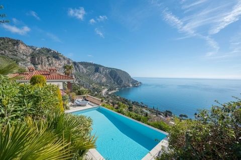 Eze Bord DE MER At the gates of the Principality of Monaco, superb villa with 180° panoramic sea view, in a dominant position on a green hill, closed by two mountains falling into the sea. It is a property of 225m2 of living space, surrounded by 'a l...