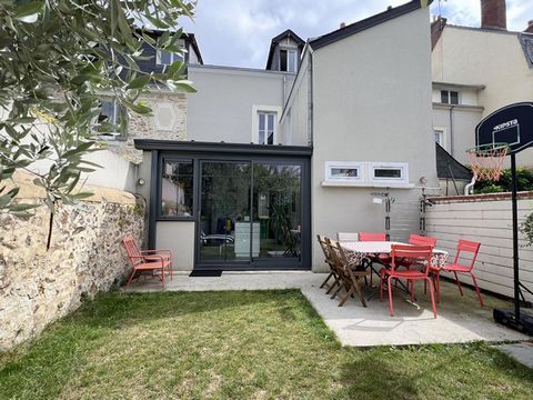 LE MANS - JACOBINS - Maison - 130 m² - 4 chambres : 413 900 EUROS HAI de 3.99% TTC à la charge de l'acquéreur (soit 15 900 euros TTC) soit 398 000 euros hors honoraires. En exclusivité ! Quartier JACOBINS, proche du Parc de Tessé et des Quinconces, c...