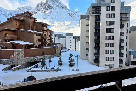 Building 500 meters from the snow front (2 min from shops) - Residence at the entrance to Val-Claret. - Ski lockers and shoe lockers. - Reception office at the Le Schuss residence (opposite) - Quiet area. 27 m² studio with a south/west facing balcony...