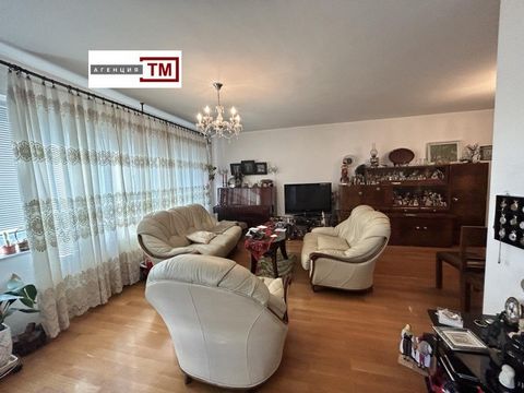 TM IMOTI sells an apartment consisting of a spacious living room with a box, two large bedrooms, two bathrooms, a corridor and two terraces. Completely south exposure, on the second floor in a building with an elevator and luxurious common areas. The...