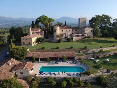 Amanda Properties offers you in an exclusive and secure domain of more than 35 hectares, located between two historical villages Mougins and Valbonne, offering two swimming pools, four tennis courts, a sports room, a private restaurant (in season). T...