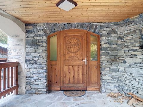 Située sur la commune d'Aime-la-Plagne, cette charmante maison de village récemment rénovée bénéficie d'un emplacement paisible. Idéalement nichée, cette propriété offre un cadre de vie agréable, à proximité de pistes de ski renommées et de sentiers ...