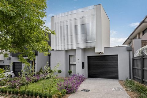 A premium display of executive living, this beautifully crafted home has been thoughtfully planned for light, scale and access. Using the finest materials, the residence welcomes couples or a family with the provision of three large bedrooms and thre...