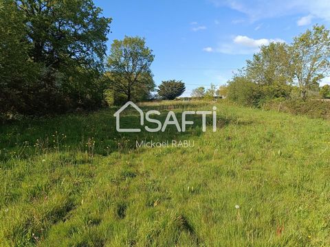 Situé à Saint-Vincent-des-Landes, à 13 minutes de l'axe Nantes/ Rennes, 12 minutes de Derval et 15 minutes de Châteaubriant. Ce terrain de 9 600 m² offre un cadre paisible et authentique, idéal pour les amoureux de la nature. Niché dans la campagne e...