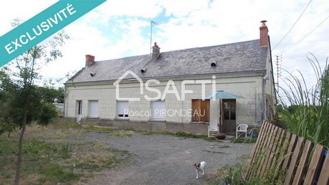 A quelques minutes de Saumur, dans un endroit calme, venez découvrir et faire renaître ce corps de ferme : une maison, type longère, à restaurer, est composée d'une cuisine, d'un séjour, de trois chambres, d'une salle d'eau, d'une cave, d'un cellier ...