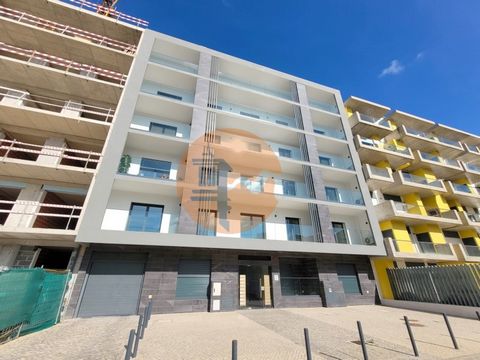 Apartamento de 2 dormitorios con amplias terrazas que ofrecen una combinación perfecta de modernidad y confort. Edifício da Vinha es una construcción nueva, ubicada en el pintoresco pueblo de Armação de Pêra, a un paso del centro y de la playa, una e...