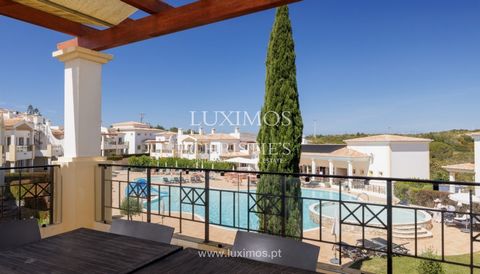 Villa mit 3 Schlafzimmern in der renovierten Feriensiedlung Salema Beach Village , nur 500 Meter vom malerischen Strand von Salema entfernt , im charmanten Fischerdorf Salema , in der Gemeinde Vila do Bispo . Diese typisch Algarve , mediterran inspir...