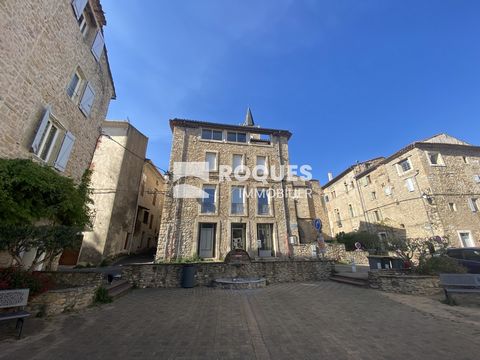 Favorite, Hérépian, located on the square of the historic center, next to the church and the old castle, very beautiful village house without work composed of two apartments with workshop and terrace for a total living area of 135.14m2 (Useful area o...