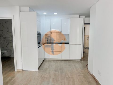 Magnificent new flat located in Vila Real de Santo António, right in the city centre. This property consists, 1 bedroom interior, 1 living room/kitchen that will be equipped with appliances of the brand MLL or MLR, toilet with toilet, bidet and washb...