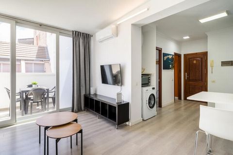 La maison à Las Palmas de Gran Canaria possède 2 chambre(s) et Capacité pour 4 personnes. Logement de 70 m² confortable et extérieur, avec vue sur la montagne. La location se trouve à 0 m de la ville, 10 m du super-marché 