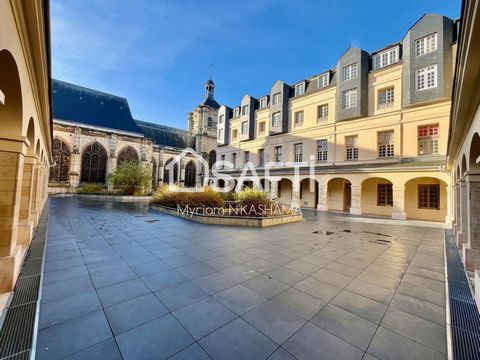 Situé au cœur de Rouen dans un ancien monastère classé, à l'architecture remarquable . Appartement T3 de 49 m² au RDC, composé d'une pièce de vie avec cuisine ouverte, une chambre, un bureau d'environ 8m2, et une salle de douche avec wc séparé. Trava...