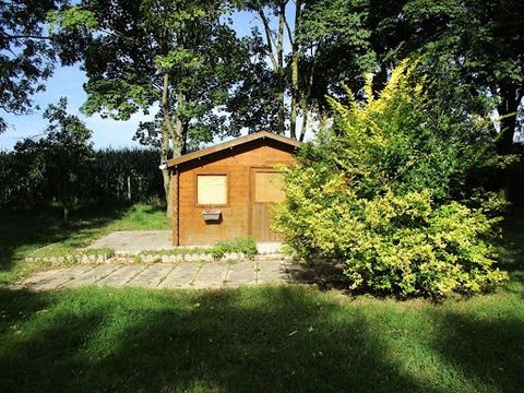 Schitterend rustig land omzoomd door velden en een kreupelhout aan de andere kant van de weg. Een klein chalet op een betonnen plaat, water op zijn plaats. Ideaal om je te vermaken. 2 jaar geleden uit de PLU verwijderd. Om u te bezoeken en u te helpe...