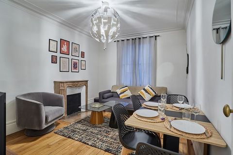 Charmant appartement gelegen in het centrum van Parijs, op 5 minuten van de Marais, Il est entouré de cafés en restaurants, en proche du centre Beaubourg en de quais de Seine. Gezellig, ingericht met veel dingen en veel apparatuur, dit appartement is...