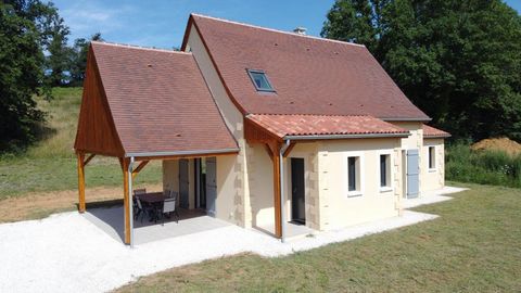 46300 GOURDON, maison neuve meublée dans un village calme à 4km de Gourdon où se situent tout commerce. Prix : 325.000 euros (y compris inventaire, frais d'agence, TVA) FAI à la charge du vendeur. Vivre dans la lumière. Grâce aux portes fenêtres, cet...