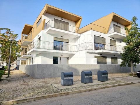 Ausgezeichnete neue 1-Zimmer-Wohnung neben der Ria Formosa in Cabanas de Tavira, Algarve. Private Eigentumswohnung mit Swimmingpool, Gärten und Kinderspielplatz. Wohnung mit großer Terrasse und Garagenbox. 1-Zimmer-Wohnung im Erdgeschoss eines Gebäud...