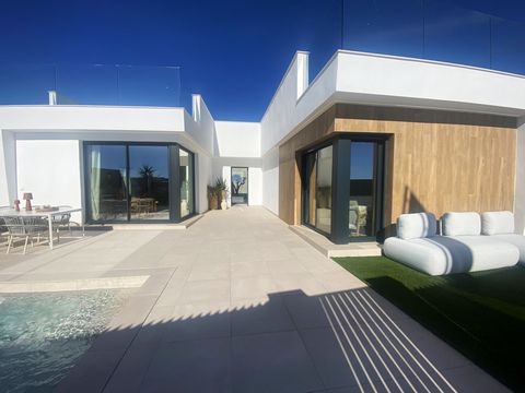 *MONTEMAR VILLAS* , is een nieuw project dat wordt gebouwd aan de voet van een natuurgebied, in de prachtige ALTAONA GOLF, met een prachtig uitzicht over de golfbaan en het complex. (*Foto's op de advertentie zijn de foto's van de showwoning*) De eer...