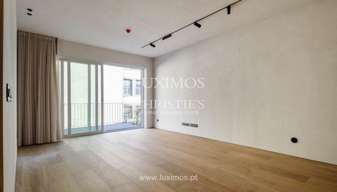 Neue 1-Zimmer-Wohnung mit Balkon   in einer der ältesten Straßen von Porto zu verkaufen. Das architektonische Projekt ist das Ergebnis der Sanierung eines alten Gebäudes , das sorgfältig restauriert wurde und in dem alles bis ins Detail durchdacht wu...