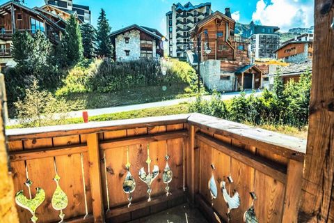 Chalet Neves, a charming Savoyard-style property, is located in the Tignes Lavachet district, offering a cozy base for up to 4 guests. This 18mÂ² studio with a mezzanine is ideally situated just 200 meters from the local shops and 50 meters from the ...