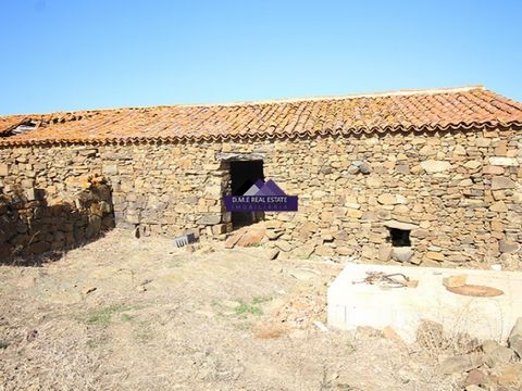 Ruin with a total area of 122m2 near Odeleite. Inserted in the Algarve countryside and with good views over it. With access by dirt road. A very quiet area for those who like rural tourism or live in the countryside. 'Excluded from the SCE under Arti...