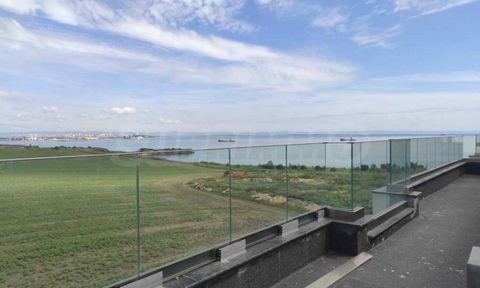 SUPRIMMO agency: ... We present for sale a two-bedroom apartment with a magnificent panoramic view of the sea, in the rapidly developing neighborhood of Burgas - 'Kraimorie'. 150 meters from the beach. The property has a total area of 174 sq.m, locat...