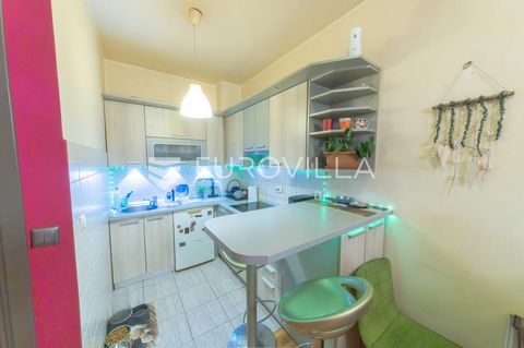 Osijek, Donji grad, studio apartment 34 m2. The studio apartment is located in Cvjetkova street, 5 minutes on foot from the center of the district, where there is a market, a shopping center, a pharmacy, cafes, restaurants, banks, shops, a playground...