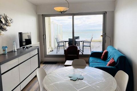 In the town center of Quiberon, pleasant 2 room apartment with sea view for 4 people of 41m² located on the 1st floor of the 