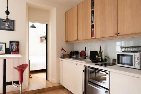 Dit prachtige appartement van 33 vierkante meter in het 20e arrondissement van Parijs is ideaal voor gezinnen of groepen van maximaal vier personen. Het is zorgvuldig ontworpen en beschikt over twee slaapkamers: één met een tweepersoonsbed en de ande...