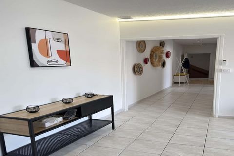 Enjoy a comfortable stay in the heart of Sérignan Village with this beautifully renovated 2-bedroom apartment, perfect for families or friends. Nestled in a peaceful cul-de-sac, this 50 m² flat features an air-conditioned living room with a sofa bed,...