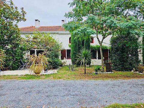 Magnifique Maison Landaise Traditionnelle avec Grand Terrain et Piscine
