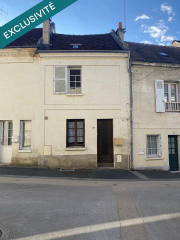 Jolie maison de ville en tuffeau, idéalement située