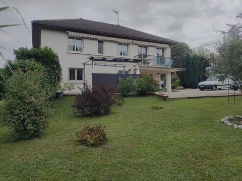 jolie maison avec terrain clos MOUCHARD ( JURA )