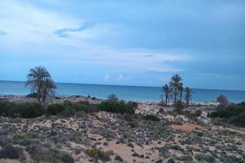 Se aplicará una tarifa opcional de servicios y suministros de EUR 300,00 antes de su llegada. Los detalles se proporcionan a continuación. Refrescante Piscina Privada Disfrute de su escapada a Gran Alacant con una piscina privada, perfecta para un ch...