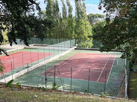 DINARD (35800) - Appartement de type studio. Prix : 181.700 euros. Honoraires : 3,83% TTC inclus à la charge de l'acquéreur, soit 175.000 euros hors honoraires. Dans une résidence très prisée, ce studio d'une surface de 24,16 m2 Carrez profite d'une ...