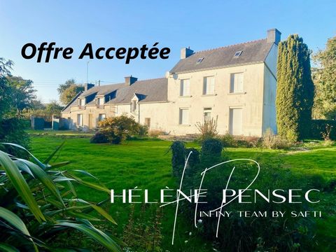 Ensemble immobilier composé de 2 maisons, garage, annexes et jardin de 2 140 m² environ.