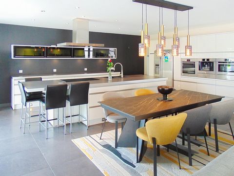 TRES BELLE MAISON CONTEMPORAINE DE PLAIN-PIED