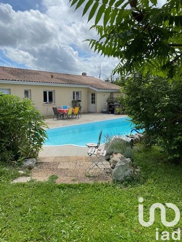 iad France - Marine LEPRÊTRE vous propose: Charmante maison de 123 m2 dans une impasse, au calme, construite en 2007, située sur la commune de Singleyrac, vous offre un cadre de vie paisible pour une famille ou un couple à la recherche de tranquillit...