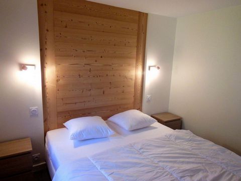 The Maison Massoulard is a beautiful village house composed of 2 apartments. It is located about 700 m from the center, the shops and the departure of the slopes, a free shuttle stop during the winter season at a few meters, allows not to take your c...