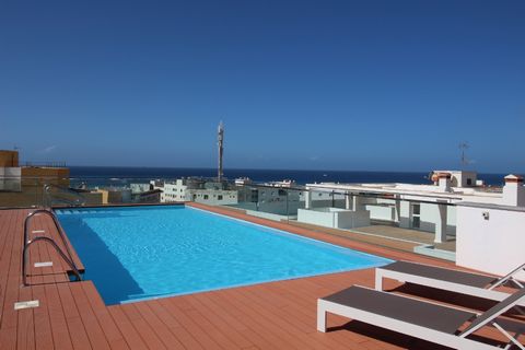 Modern rental apartment in centre of Tarifa with pool. This apartment for rent has one bedroom, one bathroom, kitchen and living room with sofa bed and air conditioning. The location of this apartment is perfect - very close to the shops, old town an...