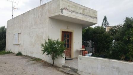 Piskokefalo – Sitias House of 55m2 in Piskokefalo. It has an open plan living area, two bedrooms and a shower room with W.C. The property has very good access, a 12m2 courtyard and it is in need of modernization. It is located just 4 km from the sea ...