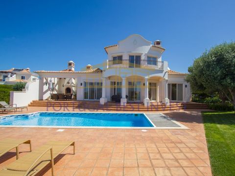 Stunning villa in Martinhal, Sagres, with heated pool and a sea view to die for. Inserted in a plot with 1056sqm, the house has 3 bedrooms (2 of them en suite), garage and outdoor dining area with barbecue. The entrance floor has a large living room ...