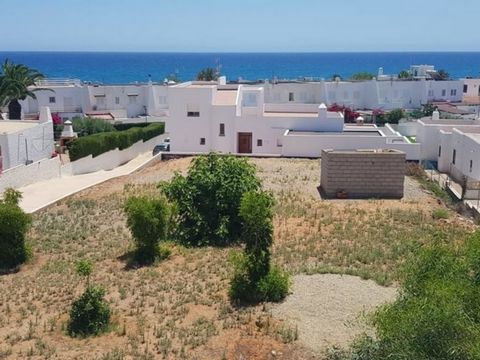 This is a fantastic 536m2 urban plot of land located just 150 meters back from the beautiful Mojacar beach.  Mojacar offers a wide range of bars, shops, restaurants and facilities as well as boasting all year round living.   Situated in a very sought...