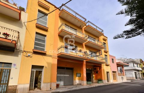 PARABITA - LECCE - SALENTO In Parabita, in a central and well served area, near the city park Aldo Moro and a large parking area, we offer for sale an apartment of about 123 sqm that is on the first floor in a small building without elevator. The pro...