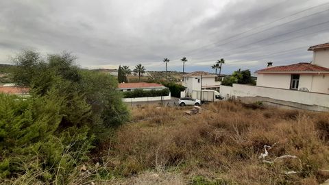 For sale plot of 467m2 with building licence and project next to Estepona Golf course. Very good location, next to the golf course and close to Estepona town centre.